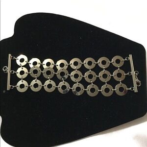 Silver Tone O Ring Bracelet.